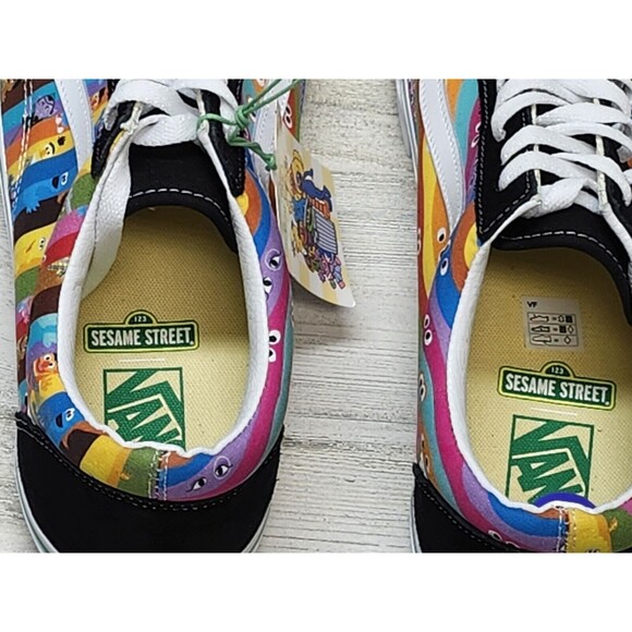 VANS Old Skool x Sesame Street Low Rainbow Stripes Sneakers Men Size 11.5 main image 6